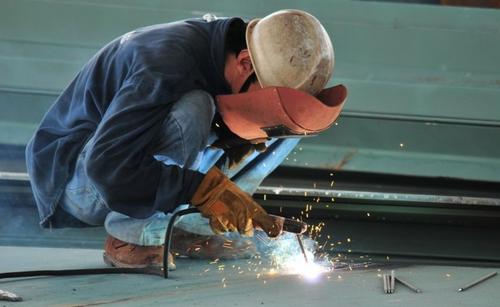 使用電焊煙塵凈化器和改善工作環(huán)境哪個(gè)更環(huán)保.jpg 使用電焊煙塵凈化器和改善工作環(huán)境哪個(gè)更環(huán)保.jpg