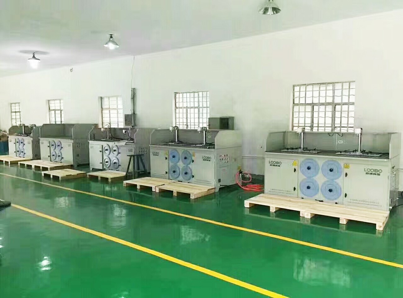 打磨除塵工作臺(tái):提升生產(chǎn)效率與工人健康的雙重保障 (2).jpg 打磨除塵工作臺(tái):提升生產(chǎn)效率與工人健康的雙重保障 (2).jpg